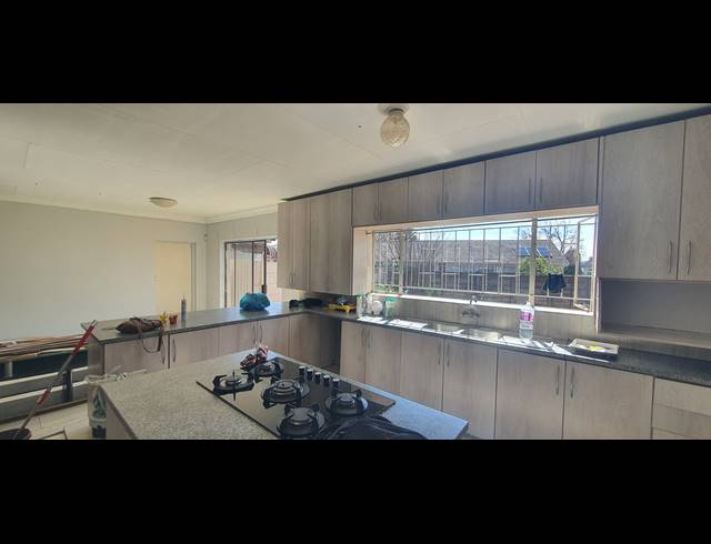 4 BEDROOM HOUSE TO LET IN RENSBURG